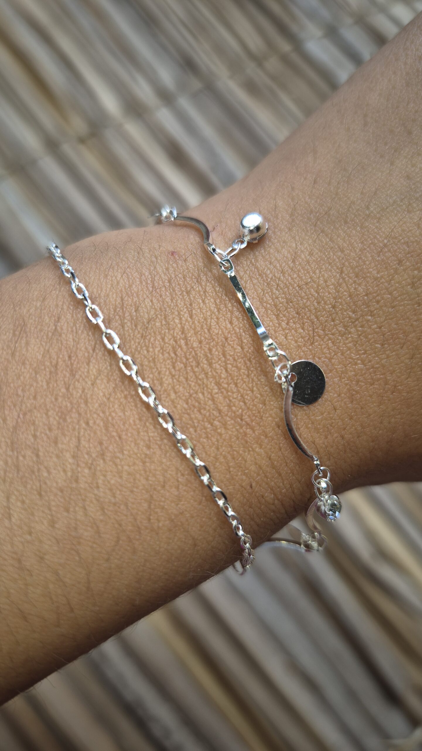 Pulseira Prata com Pingentes e Strass – Delicada e Elegante - Imagem 2
